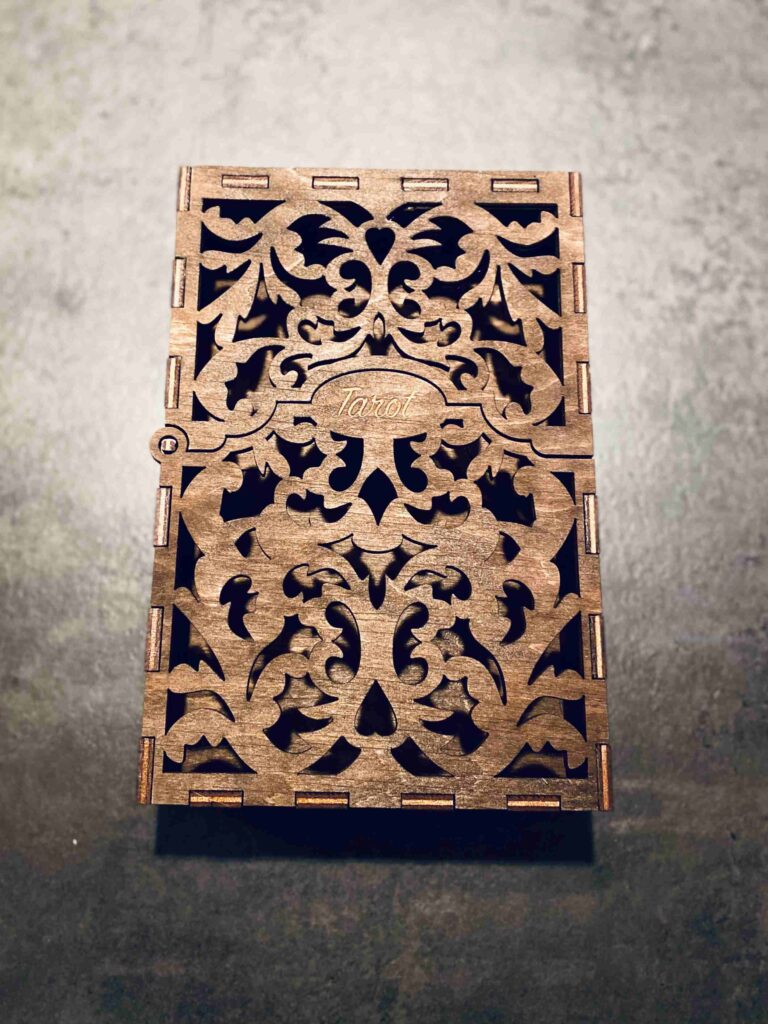 Fa Tarot védelmező kártyadoboz