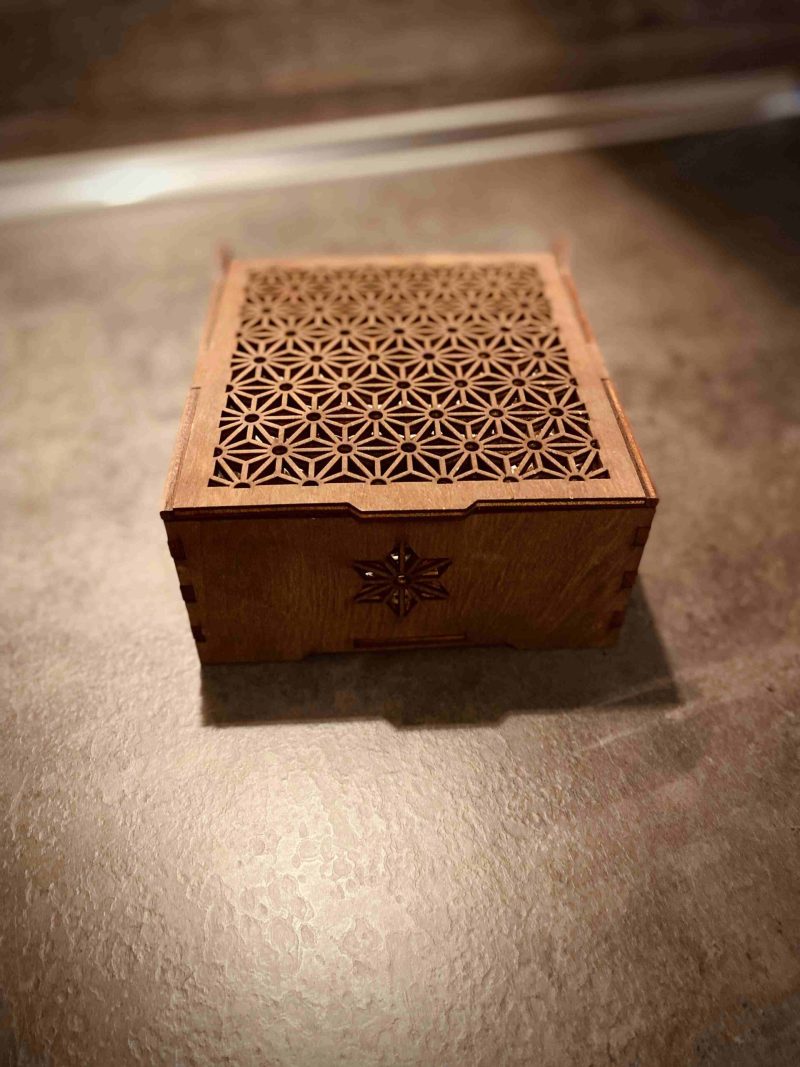 IMG_6718 Fa életvirága mintájú doboz, Asztrológia Tarot kártyával