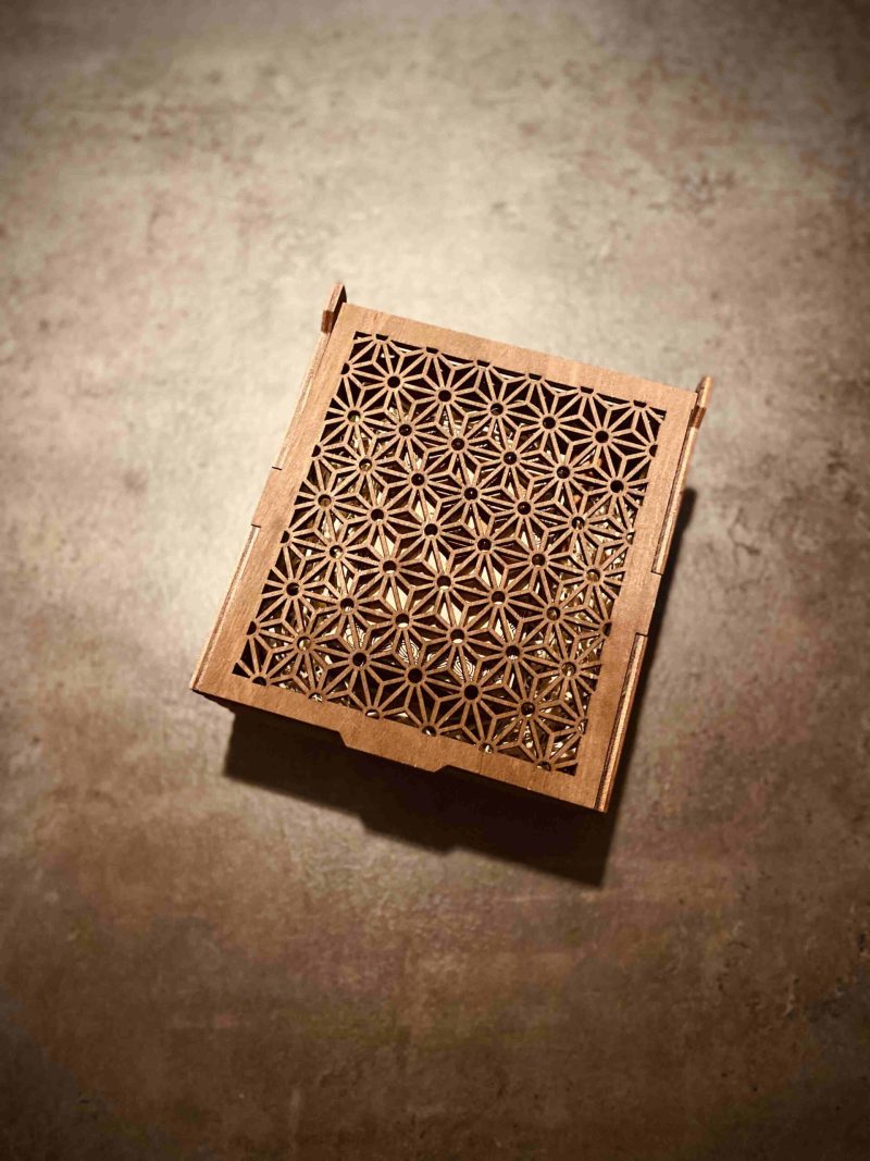 IMG_6720 Fa életvirága mintájú doboz, Asztrológia Tarot kártyával