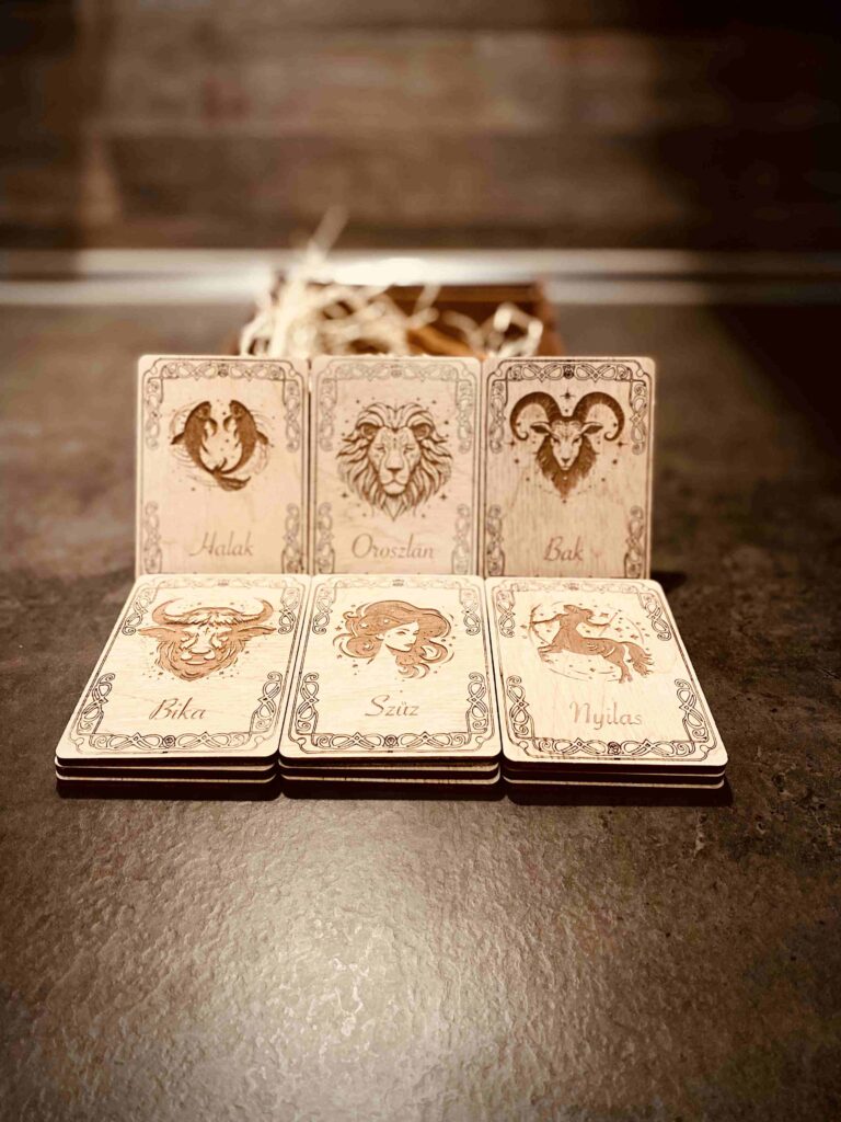 Fa életvirága mintájú doboz, Asztrológia Tarot kártyával