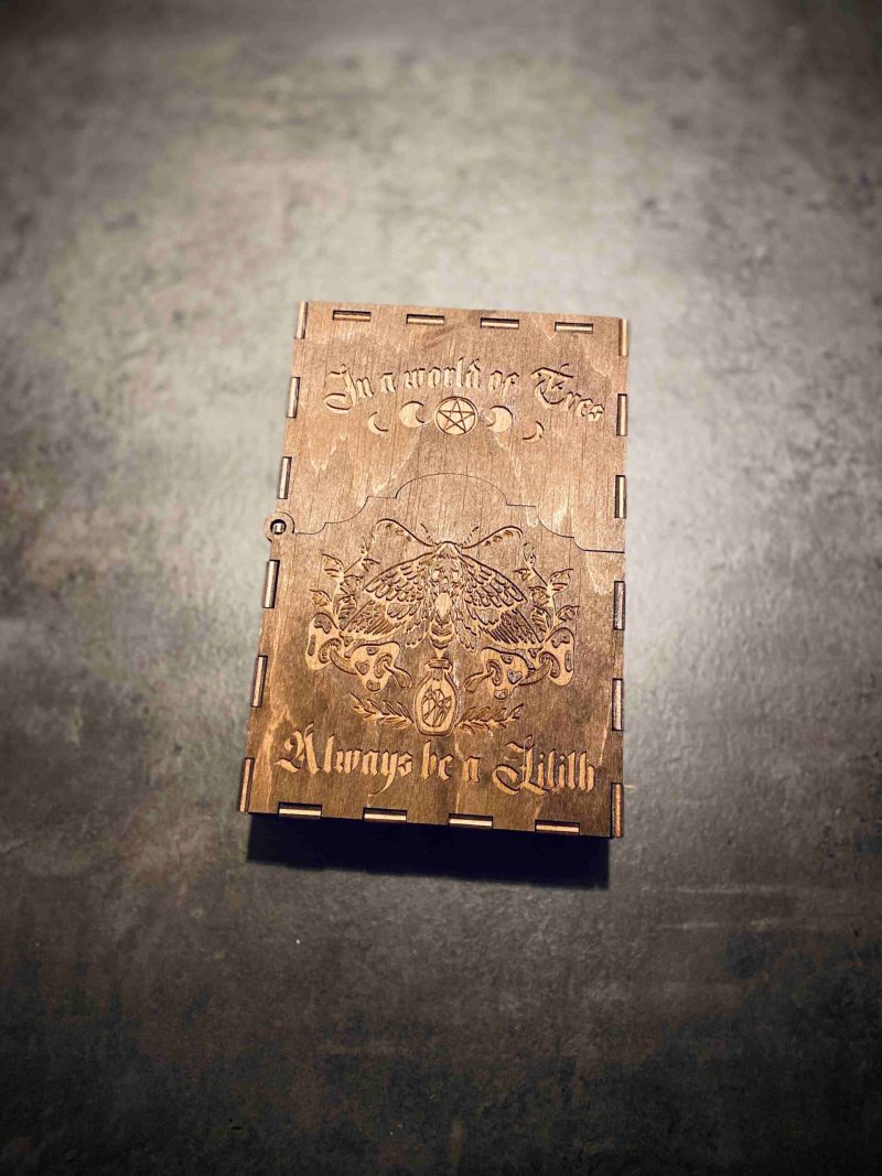 Fa Tarot Lilith kártyadoboz