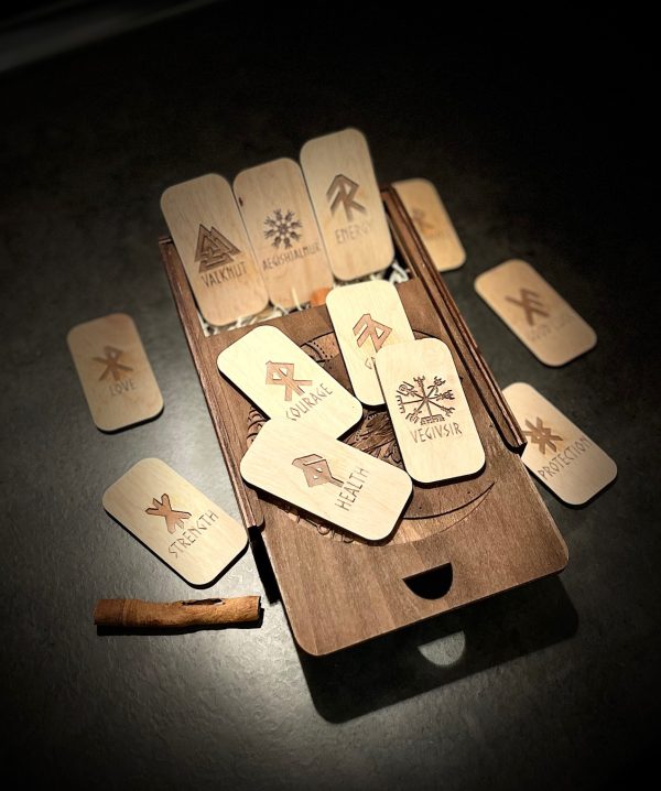 Fa hold-holló doboz Rúna kártyákkal