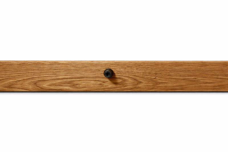 Tölgyfa mennyezeti rögzítő természetes faerezetű felülettel. 90–120 cm hossz, kézi megmunkálás, időtálló minőség és letisztult megjelenés.